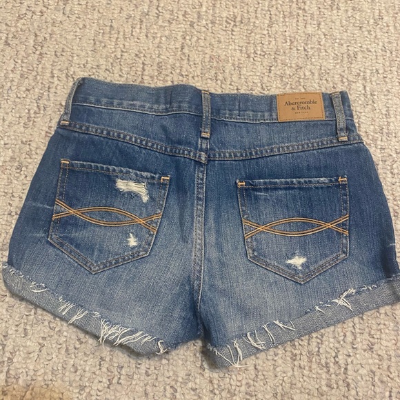 Abercrombie and Fitch denim short shorts size 00 - Picture 3 of 3
